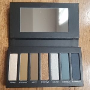 Younique moodstruck addiction palette 4